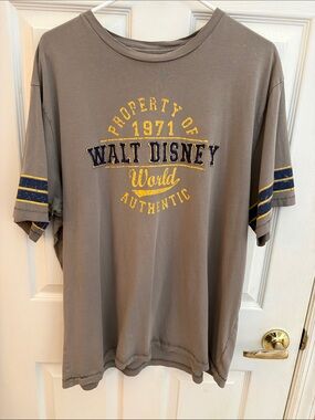 Disney Men's Gray Graphic Tee with Navy and Gold Accents Walt Disney world